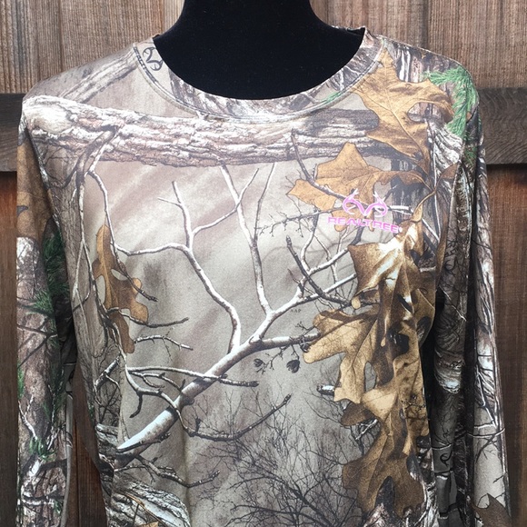 3/$20 Realtree Xtra Long Sleeve Top - Picture 5 of 9